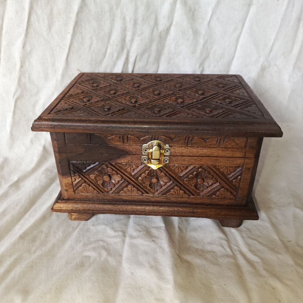 Kotak penyimpanan perhiasan kayu ukir bali ukuran 21×15×12 cm Kotak perhiasan kayu