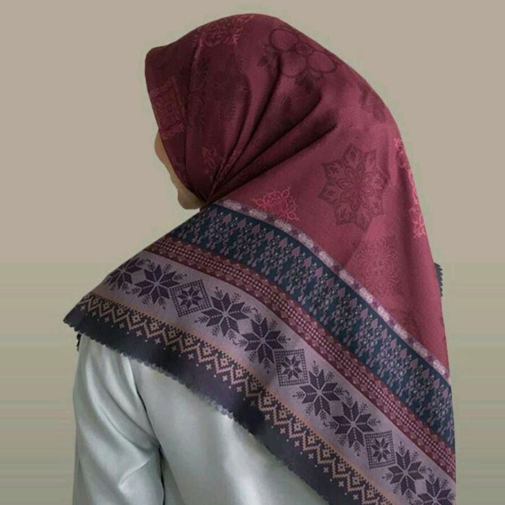 Hijab Motif Kenddyy Maroon kode 11 Jilbab Segi Empat Voal Premium