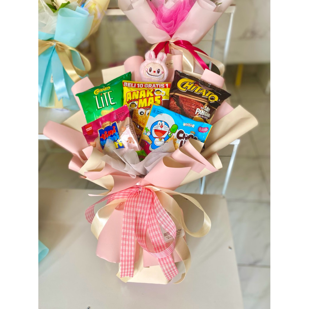

[READY] Buket Labubu Besar 40x30 cm FREE PACKING KARDUS / Buket Snack Besar isi banyak / Buket Boneka murah / Buket termurah / Buket untuk anak anak / Buket paling murah / / bucket murah / bucket boneka / bucket wisuda / bucket snack