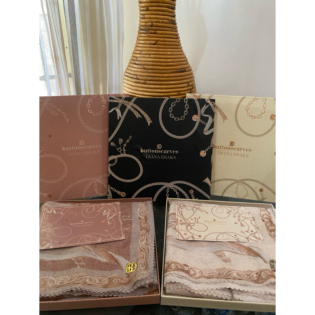 Buttonscarves Chain 1 | Preloved Buttonscarves