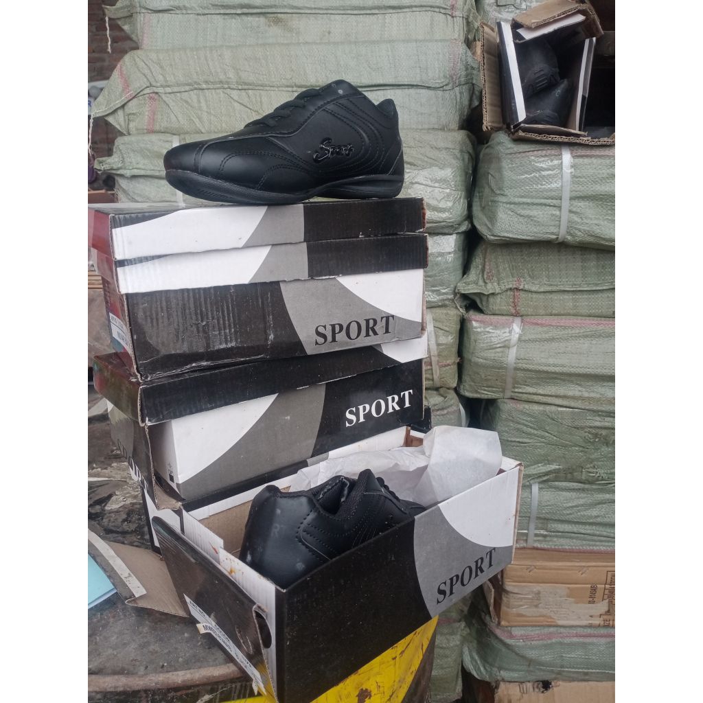 Sepatu sekolah anak laki dan perempuan(stok lama)