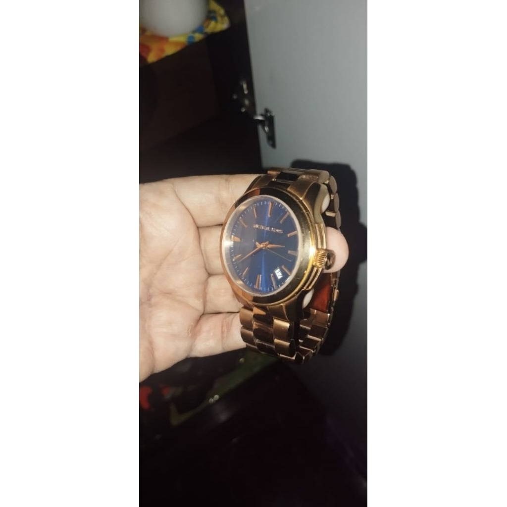 Jam tangan MK