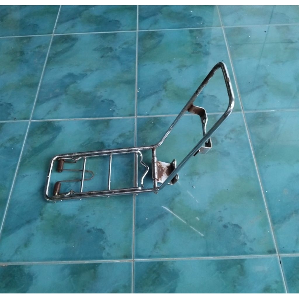 Rak jepit depan yamaha v80 bagasi depan yamaha v80 rak sayur depan yamaha v80 original