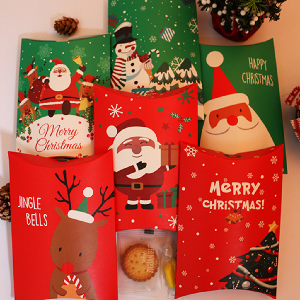 

candy box ukuran 16cm x 11cm dengan motif deer, santa, santa and friends, christmas tree