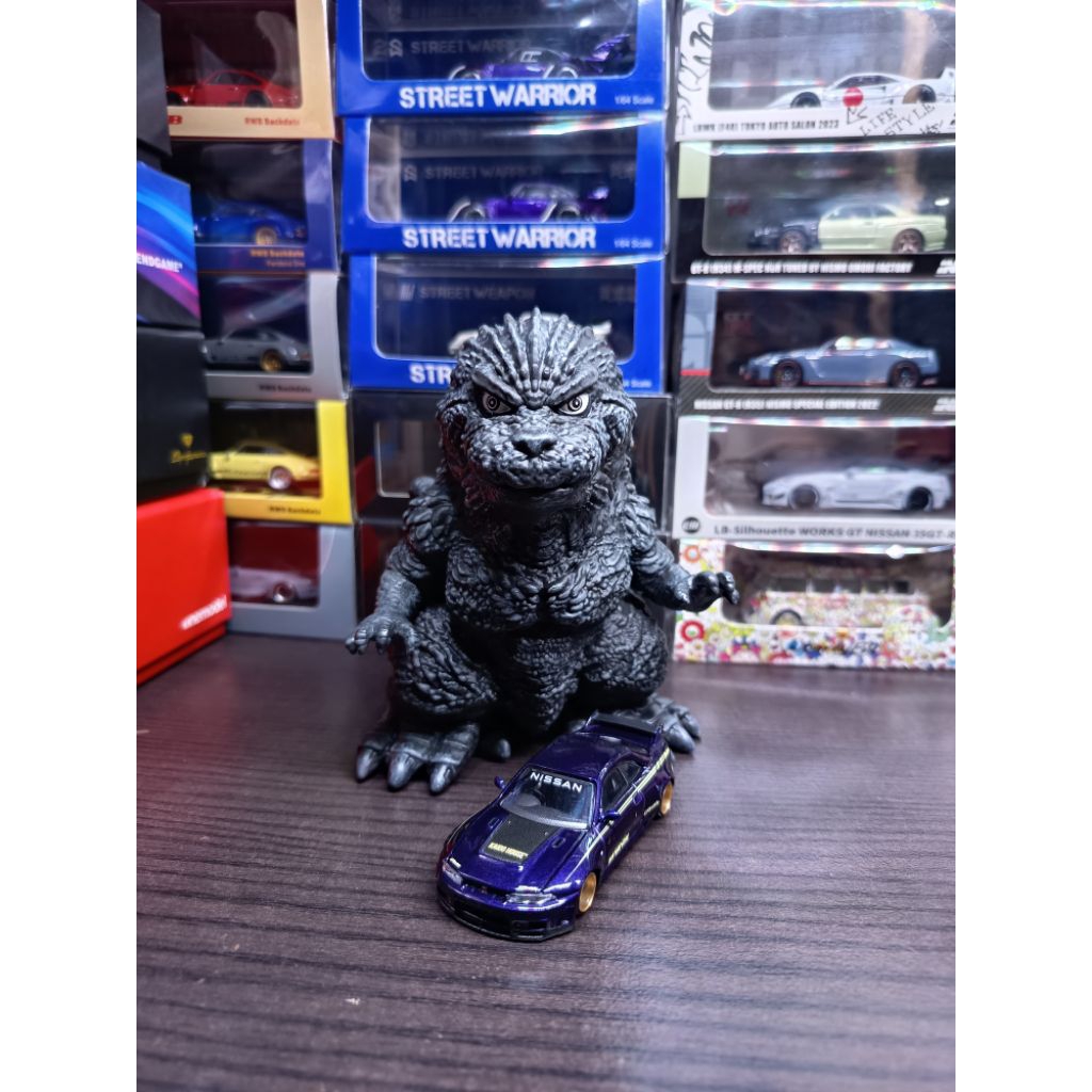 Mini GT Kaido House Nissan Skyline R33 purple