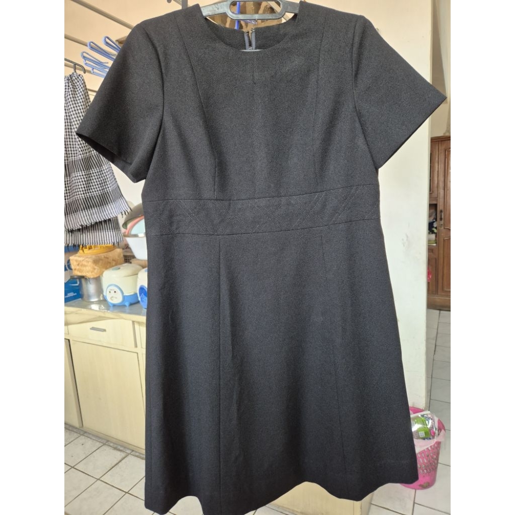PRELOVED BAJU l Dress Hitam Polos Selutut Bekas/ Dress Panjang Sedang Warna Hitam Gelap Polos/ Dress