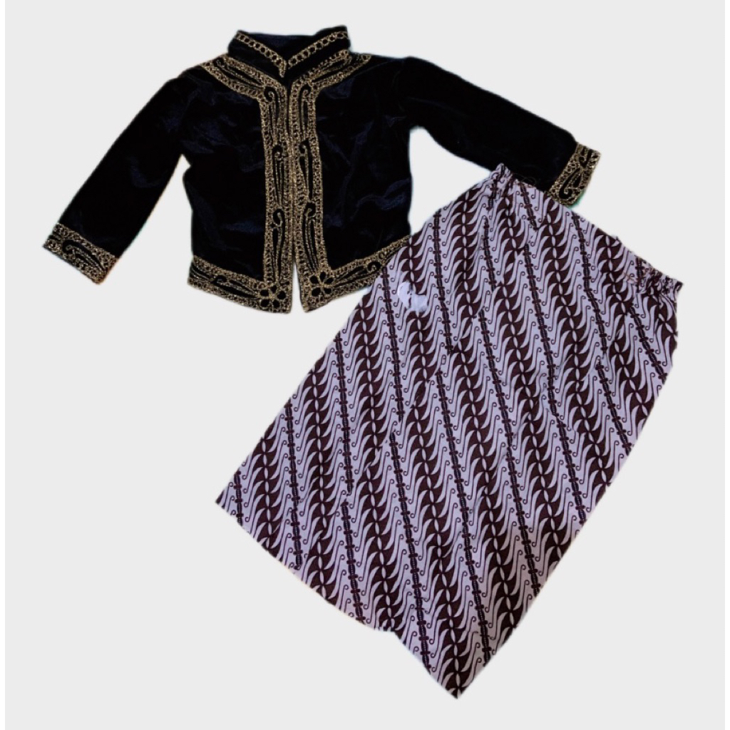 SALE Set beskap bludru Anak Paud