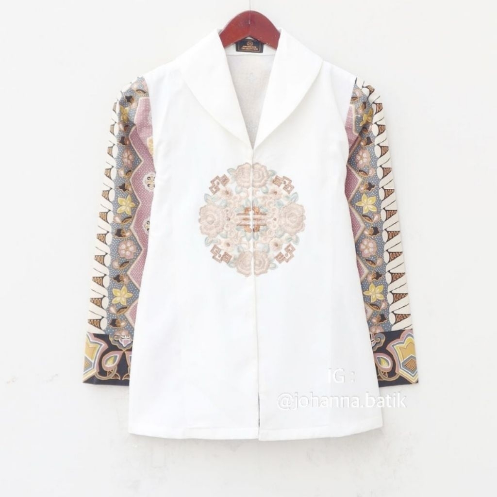 Blus Batik Warna Putih - Atasan Batik - Blus Batik
