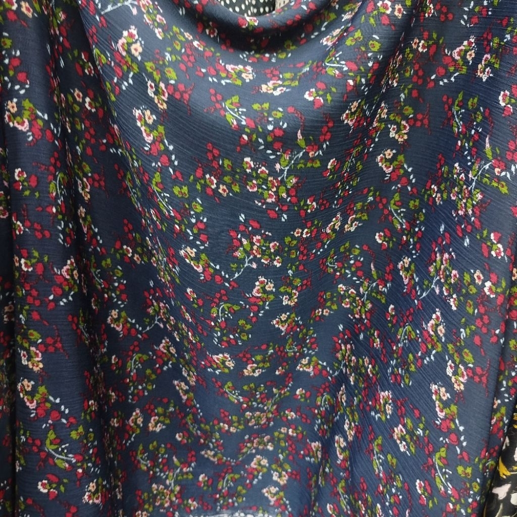 Kain Cradenza Silk Printing Bunga Kecil – Cocok untuk Blouse, Outer, Gamis - Kain Cradenza Silk Prem