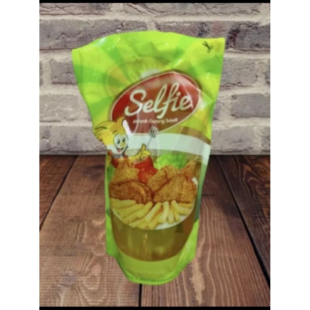 

MINYAK SELFY 1L ISI 12PC
