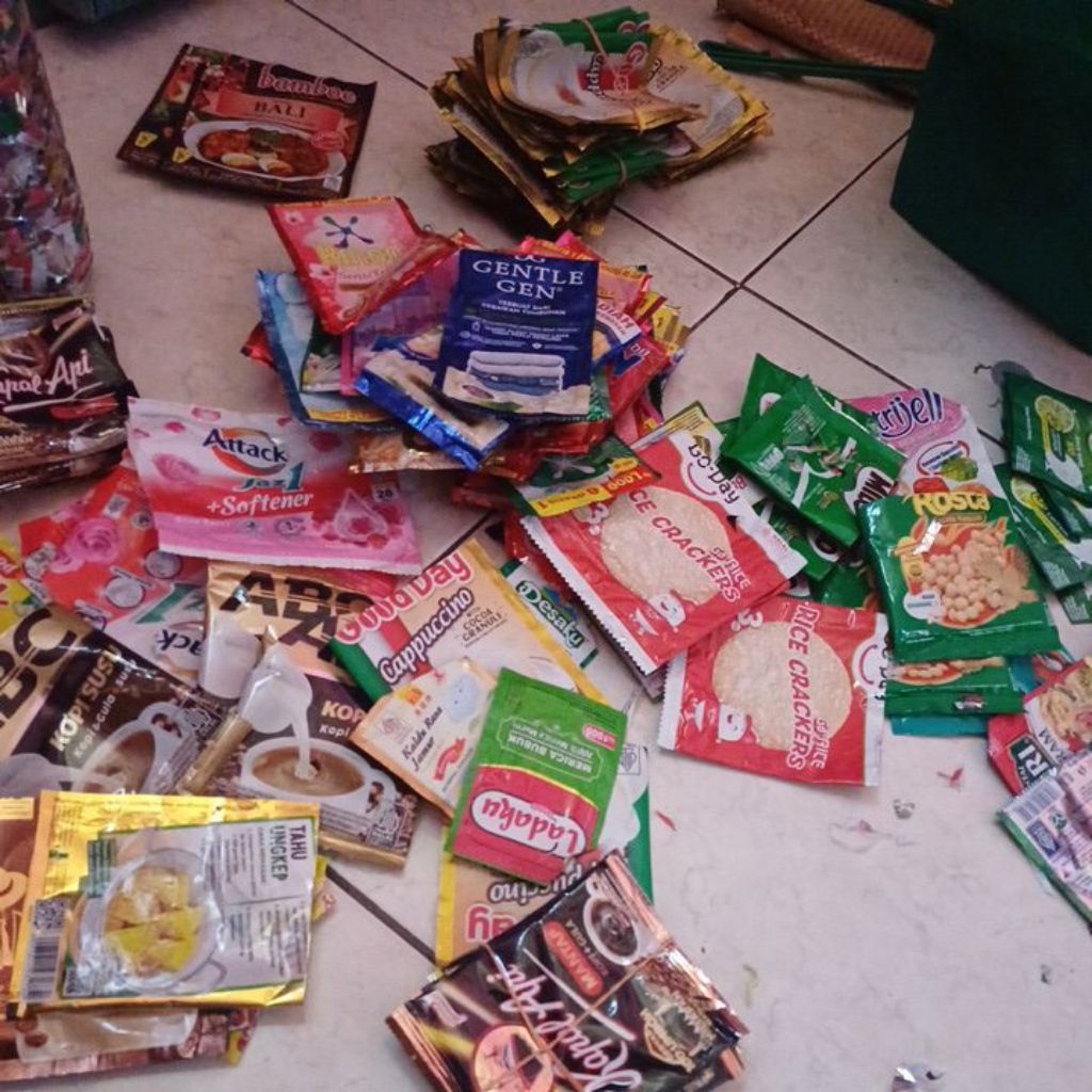 

bungkus makanan atau minuman