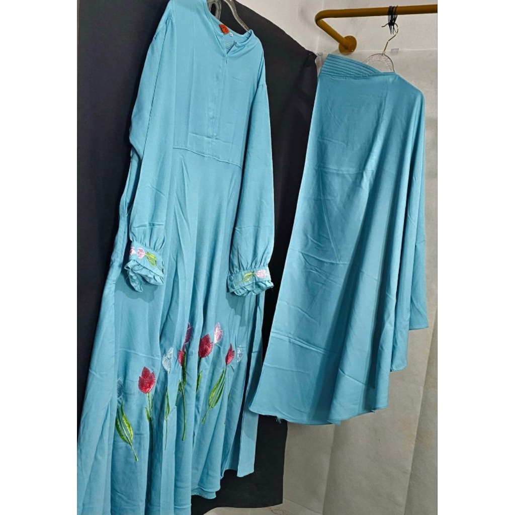 Gamis Set Khimar Biru motif Bunga Bordir XXL Jumbo
