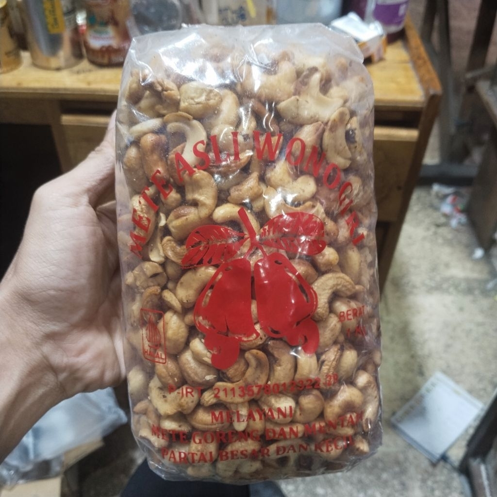 

Kacang Mente Renyah Oleh Oleh Haji dan Umroh 1kg
