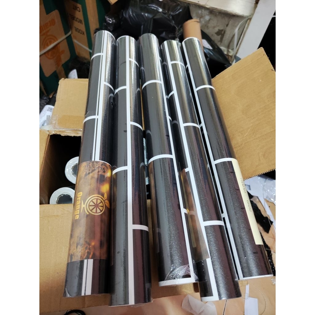 

PAKET 5 ROL Wallpaper dinding bata hitam Terlaris Stiker dinding kamar rumah