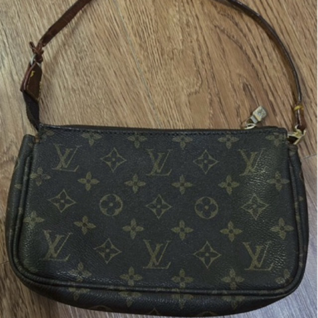 PRELOVED LV POCHETTE