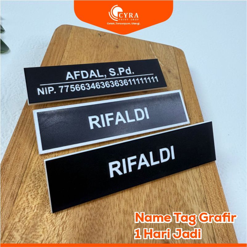 

Papan Nama Dada Akrilik Grafir Name Tag Grafir Custom