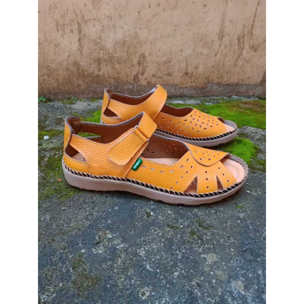 Sepatu sandal kickers wanita selop pesta murah kekinian slop branded original slip sandal terbaru