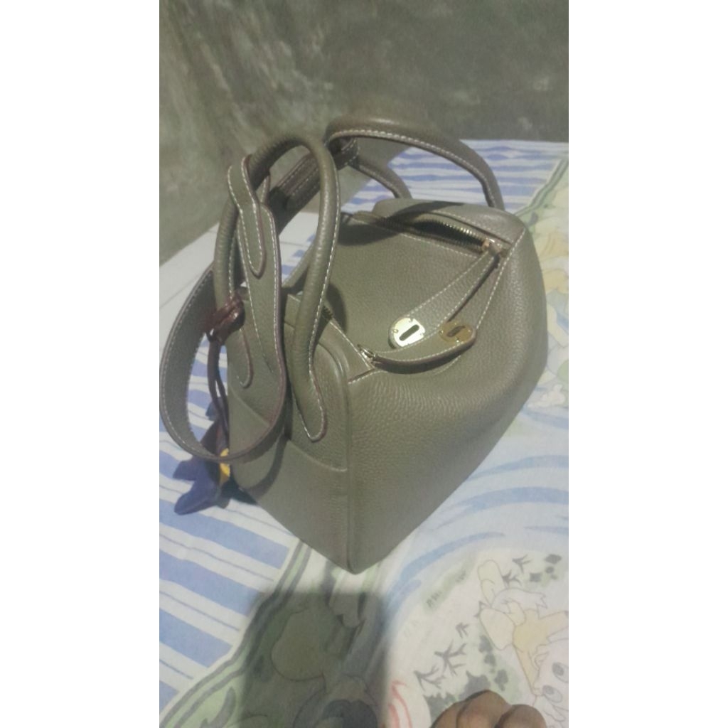 tas lindy bahu