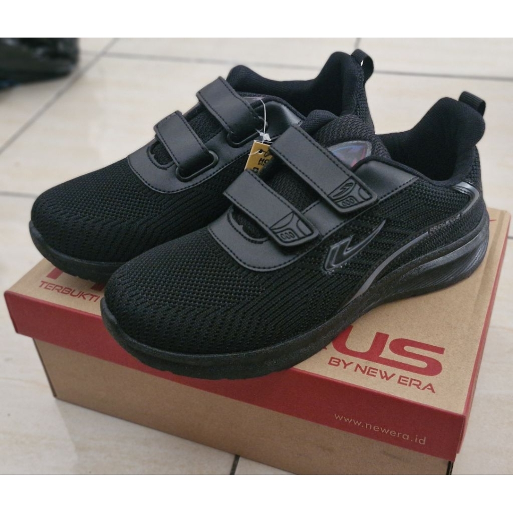 Sepatu Sekolah Anak Paud TK SD Perekat Kretekan Velcro warna Hitam/Hitam Putih New Era terbaru
