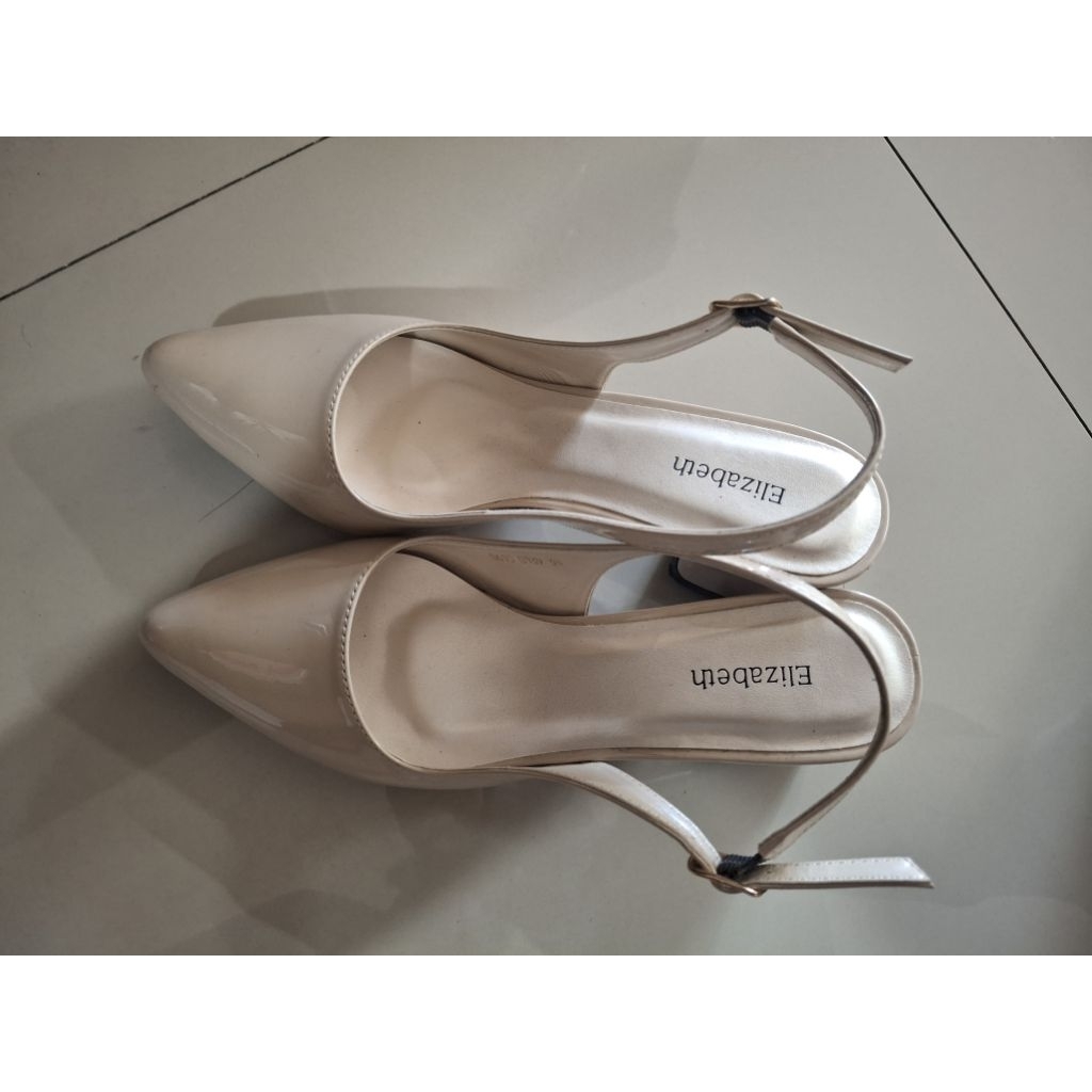 Sepatu Elizabeth