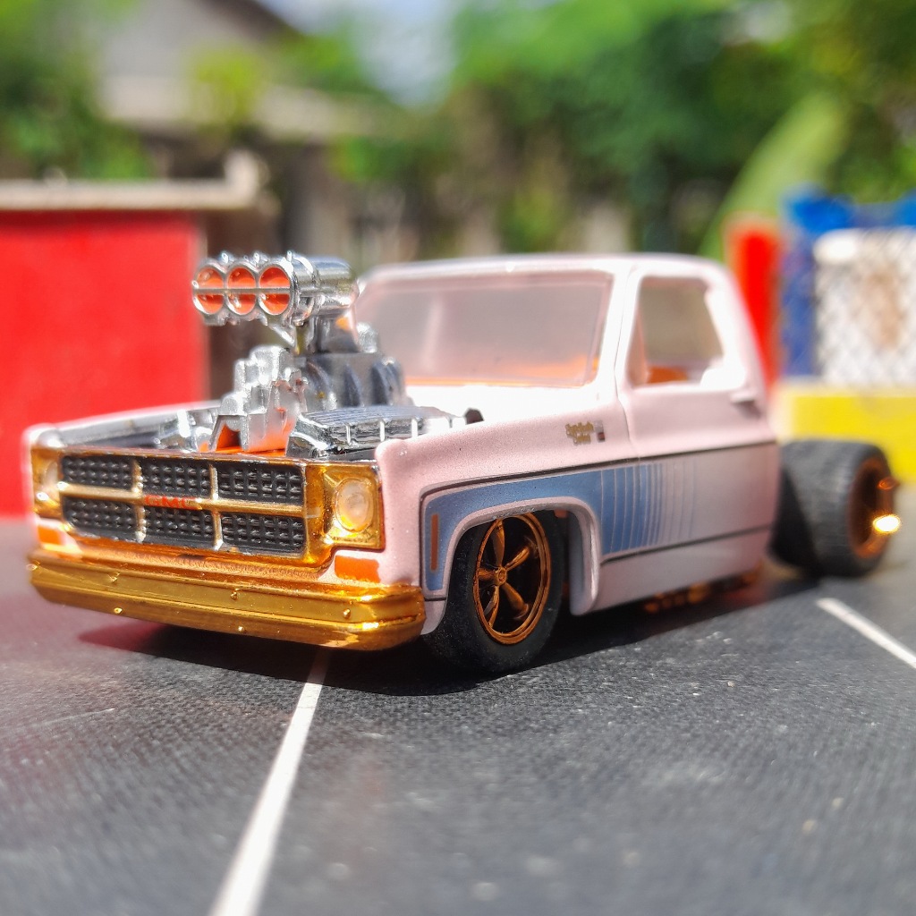 M2 Machines GMC Sierra Grande Custom JUNK ROSOK