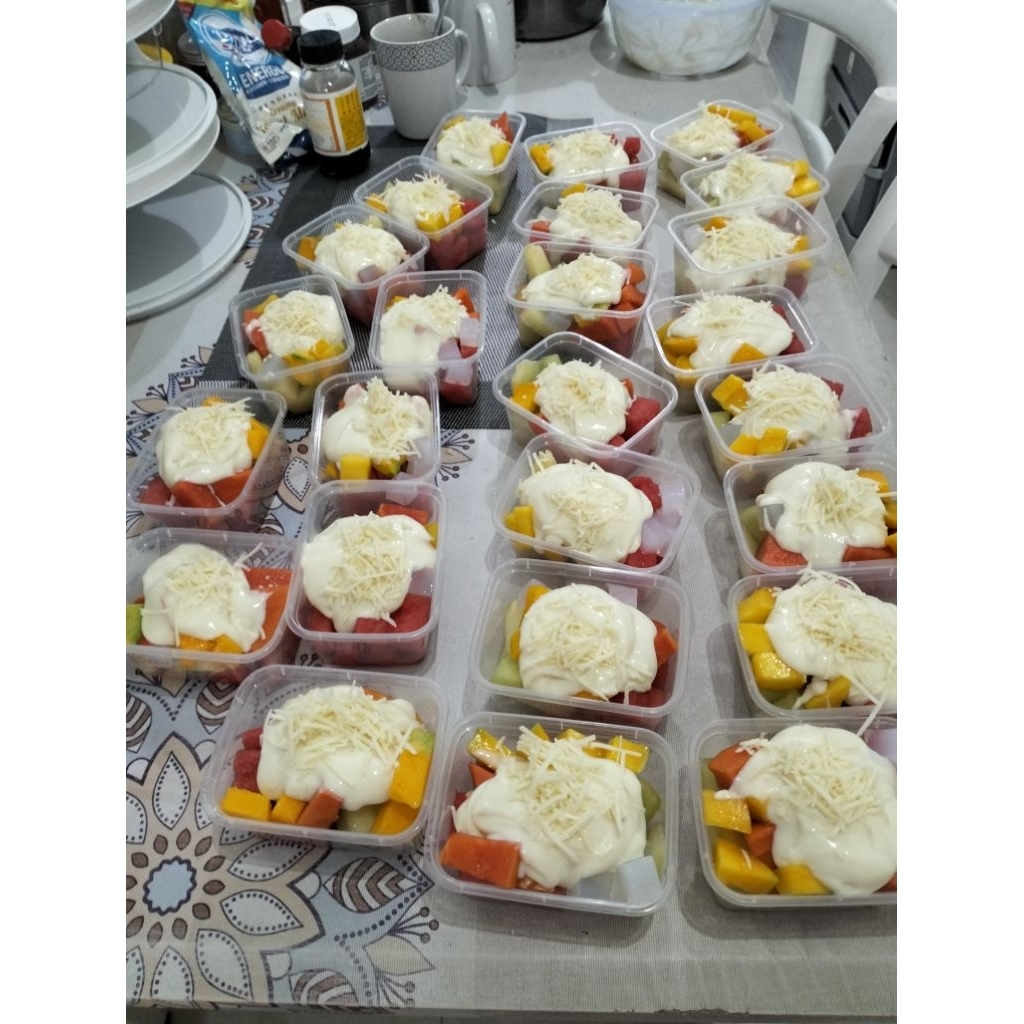 

Salad buah PREMIUM /Salad Buah yogurt (KHUSUS GOJEK INSTANT)