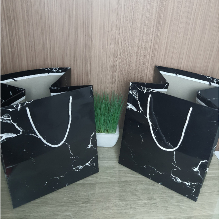 

Paperbag Motif Marmer Hitam Glossy Uk. 25 x 25 x28 cm