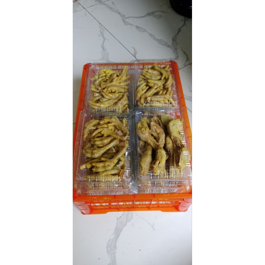 

Kepala ayam dan ceker ayam kampung