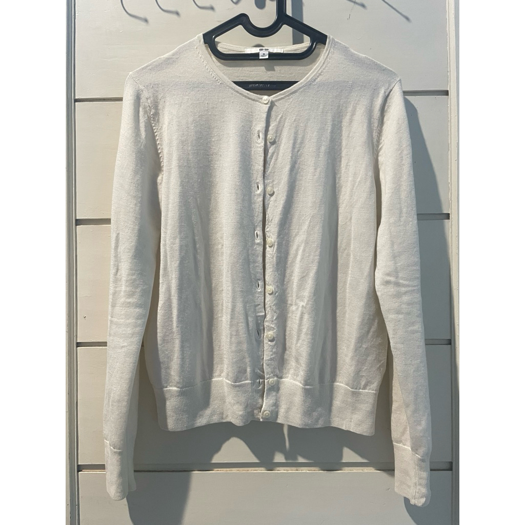 PRELOVED cardigan uniqlo broken white