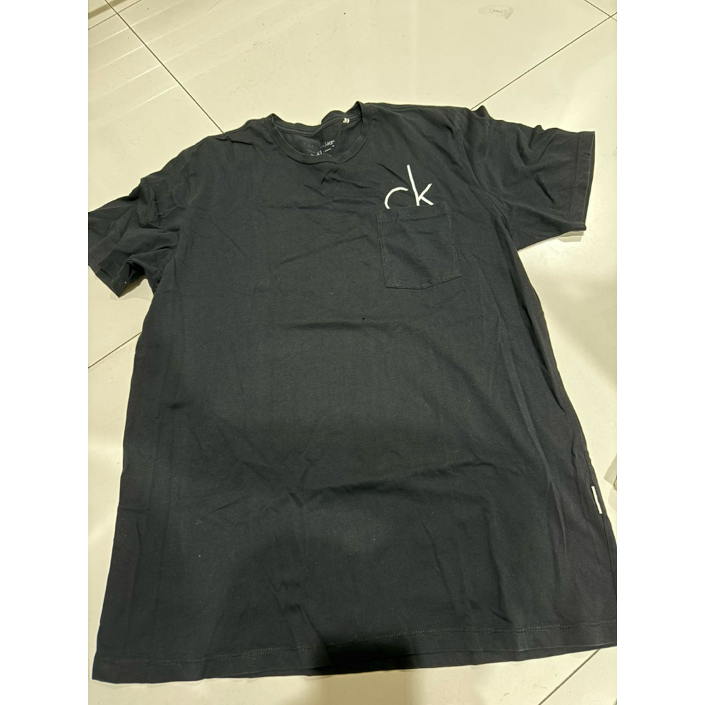 Kaos pria calvin n klein preloved