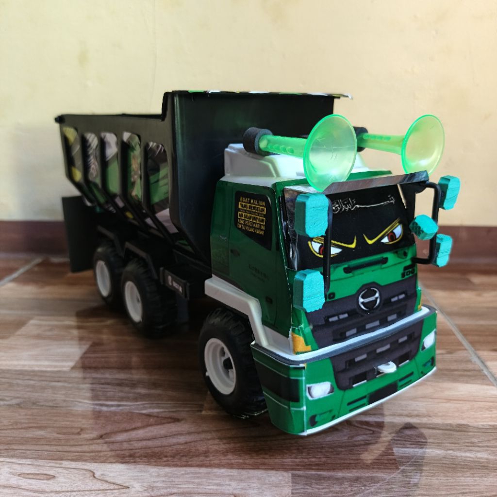 Mainan Miniatur Truk Tronton Pasir Modifikasi Truk Hino500 uk 30cm
