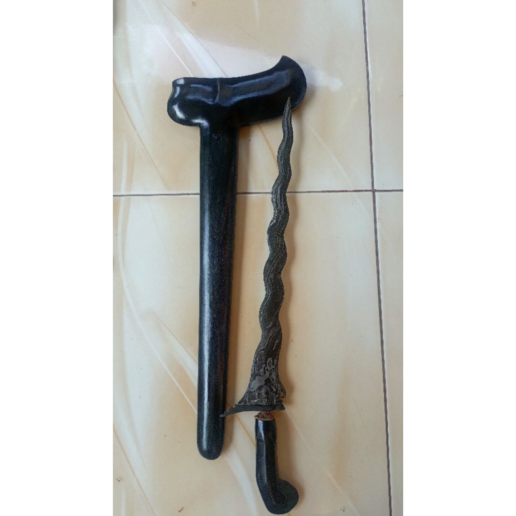 Sengkelat pamor buntel mayit luk 13