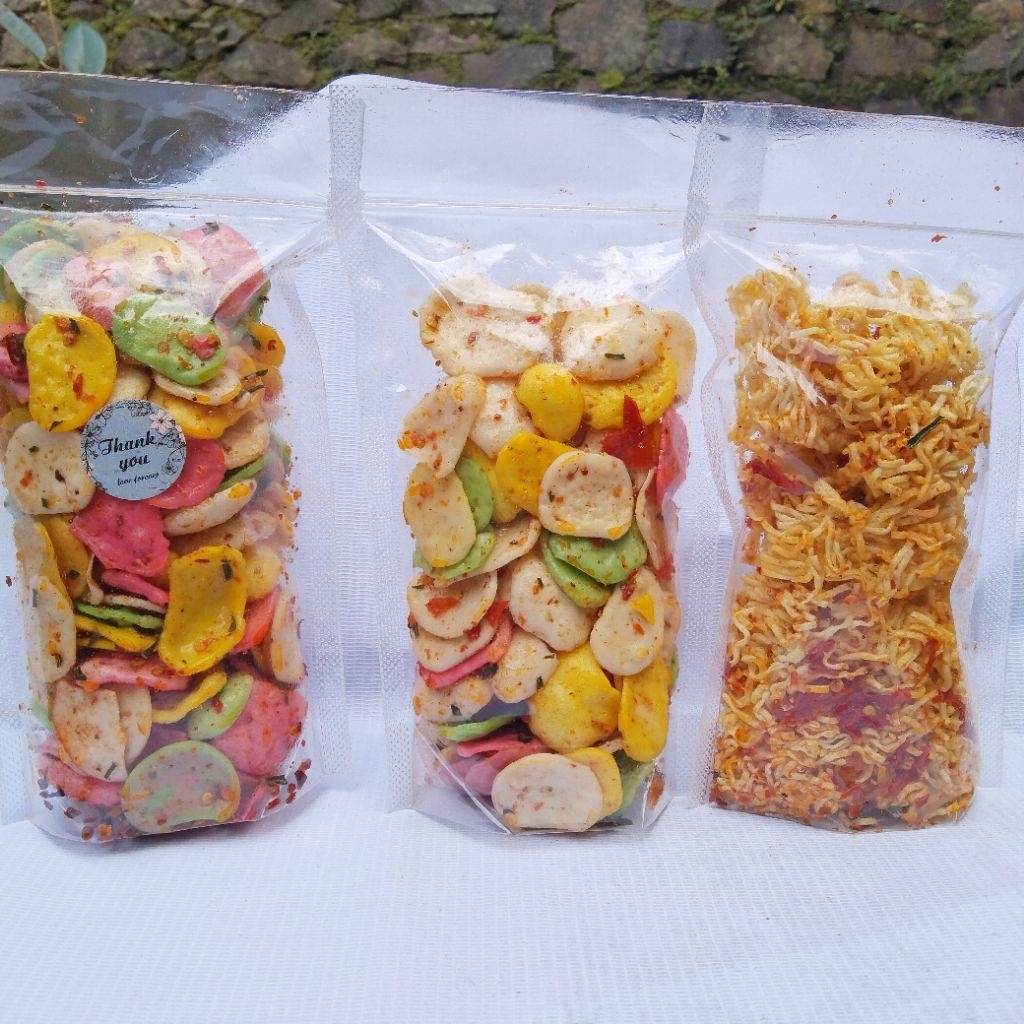 

KERUPUK SEBLAK 250gr / KERUPUK SEBLAK BANTET EXTRA DAUN JERUK RHY