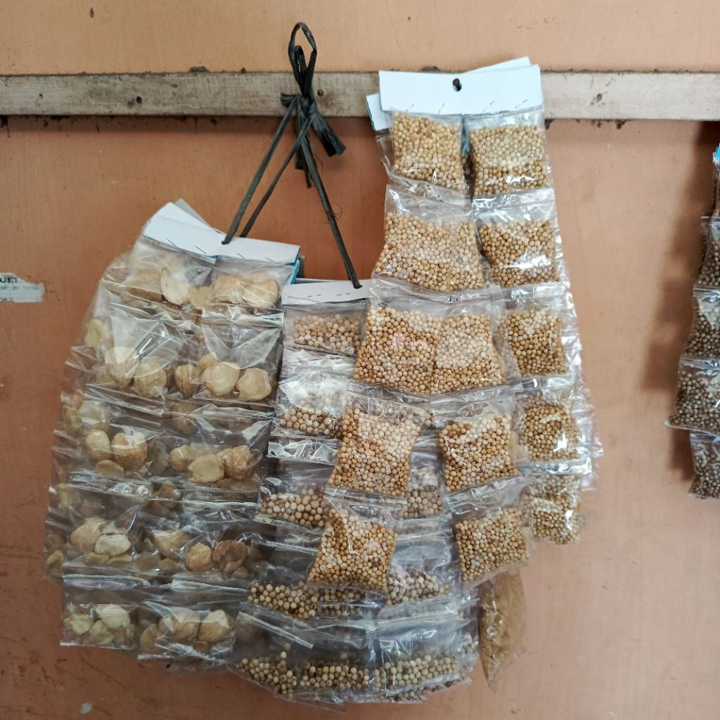 

Bumbu Dapur Rencengan Kemiri,Ketumbar,Merica || 1 pack isi 20 Biji