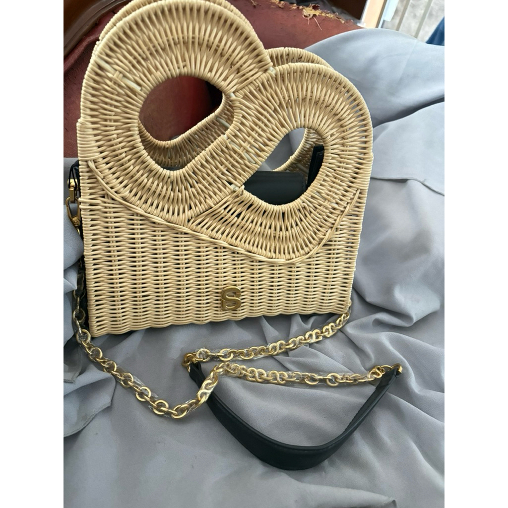 Preloved Tas Buttonscarves Hold Me Rattan Bag Medium - Black