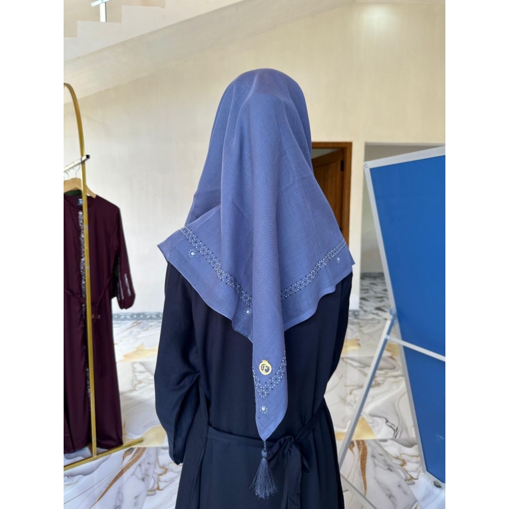HIJAB SEGIEMPAT PARIS JADOEL PAYET SWAROVSKI BY FAREECHA_HIJAB PARIS SEGIEMPAT_HIJAB PAYET TERBARU