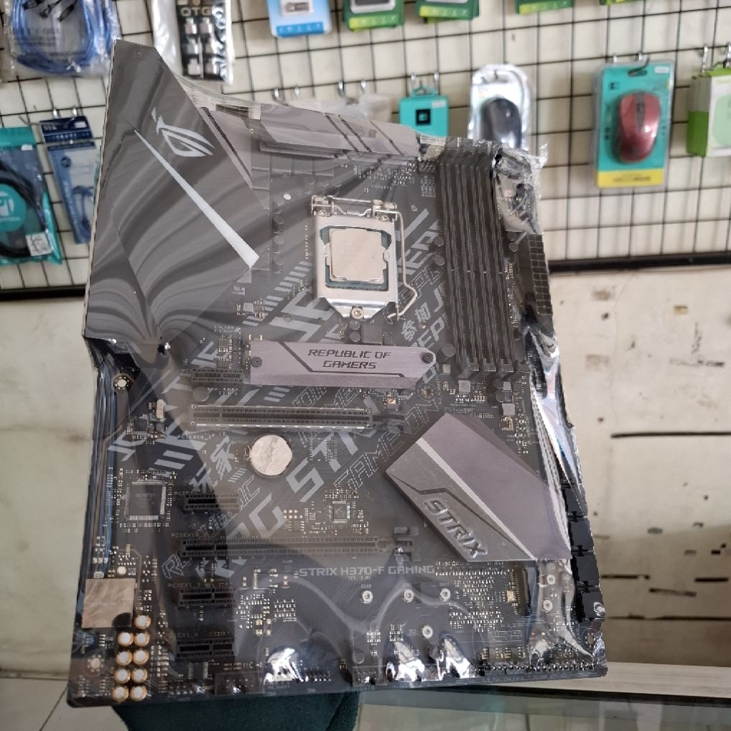 Motherboard STRIX H370-F GAMING + Processor i5 - 9400F 9Thn  Lga 1151 Like new