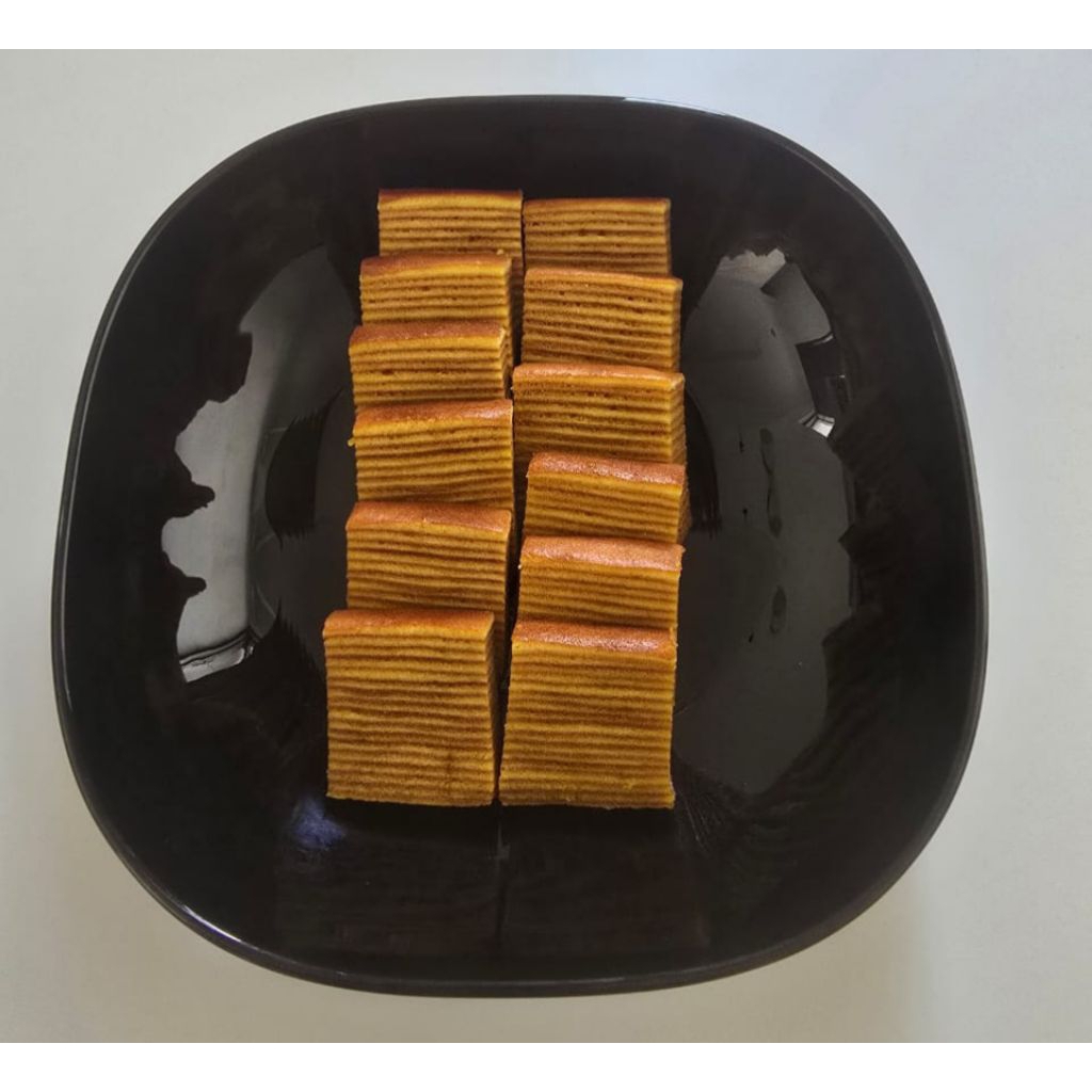 

Lapis Legit Kalimantan 100% Full Butter Blue Triangle / Full Kuning Telur tanpa Tepung uk 14