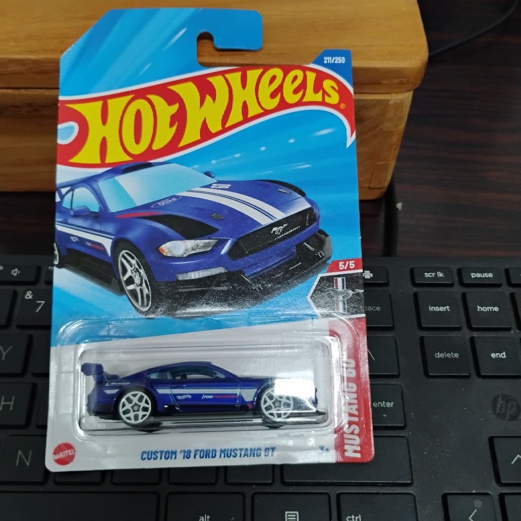 Hot wheels custom 18 Ford Mustang GT