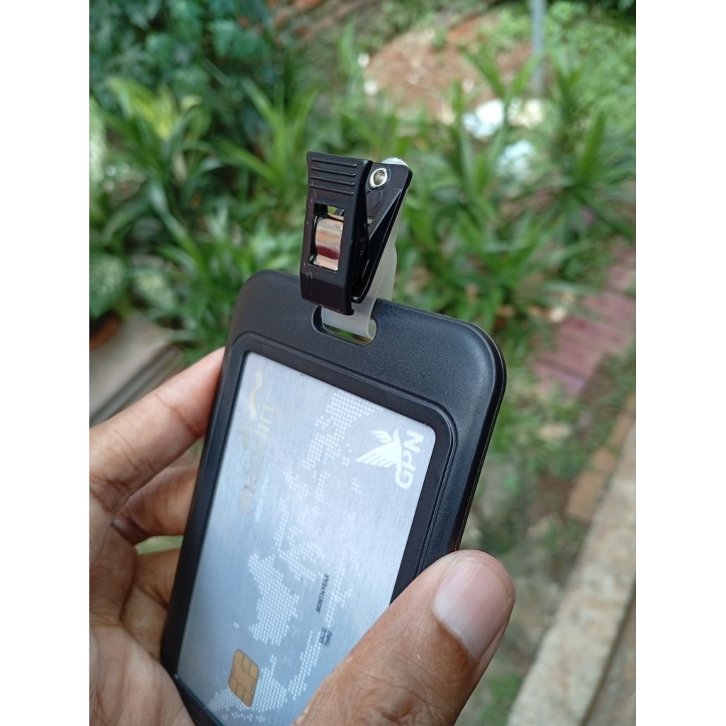 

Tempat ID Card Name Tag plastik hitam muat dua kartu anti percikan air bagus punya plus jepitan penjepit plastik hitam terlaris