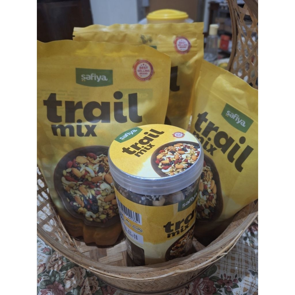 

Trail Mix Safiya