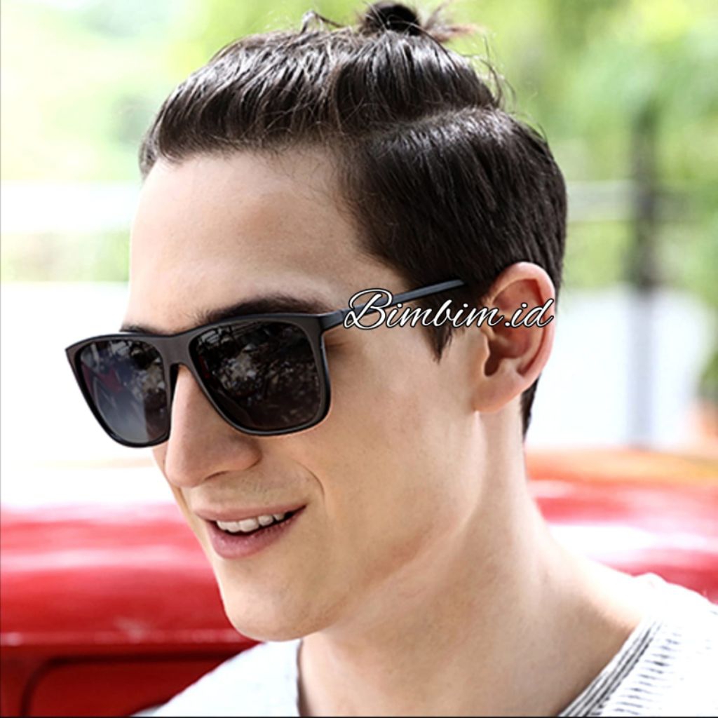 Kacamata hitam keren pria wanita