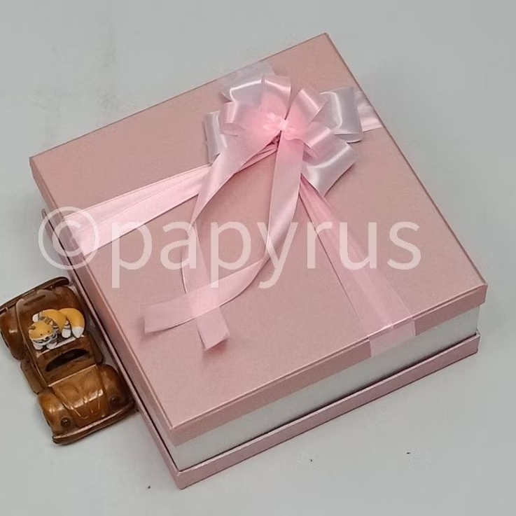 

PAPYRUS Sandwich 25x25 Tinggi 10cm Kotak Kado Gift Box Hardbox Hampers V1