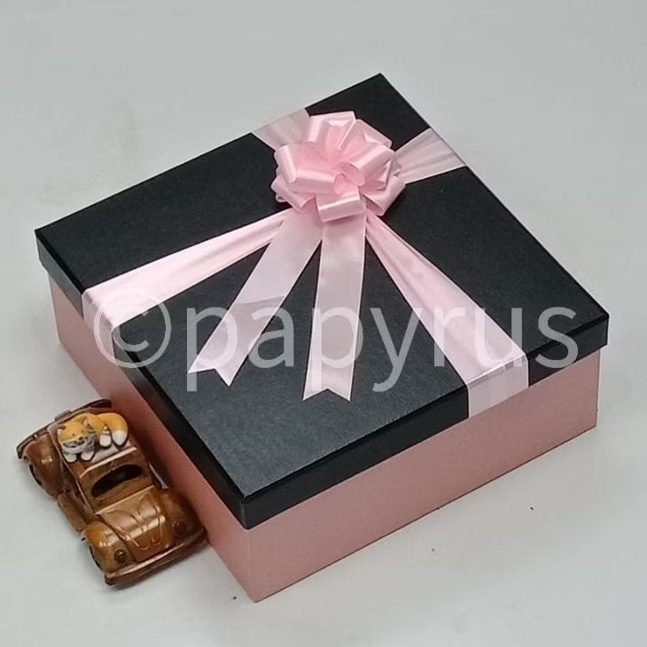 

PAPYRUS Kombinasi 25x25 Tinggi 10cm Kotak Kado Gift Box Hardbox Hampers V2