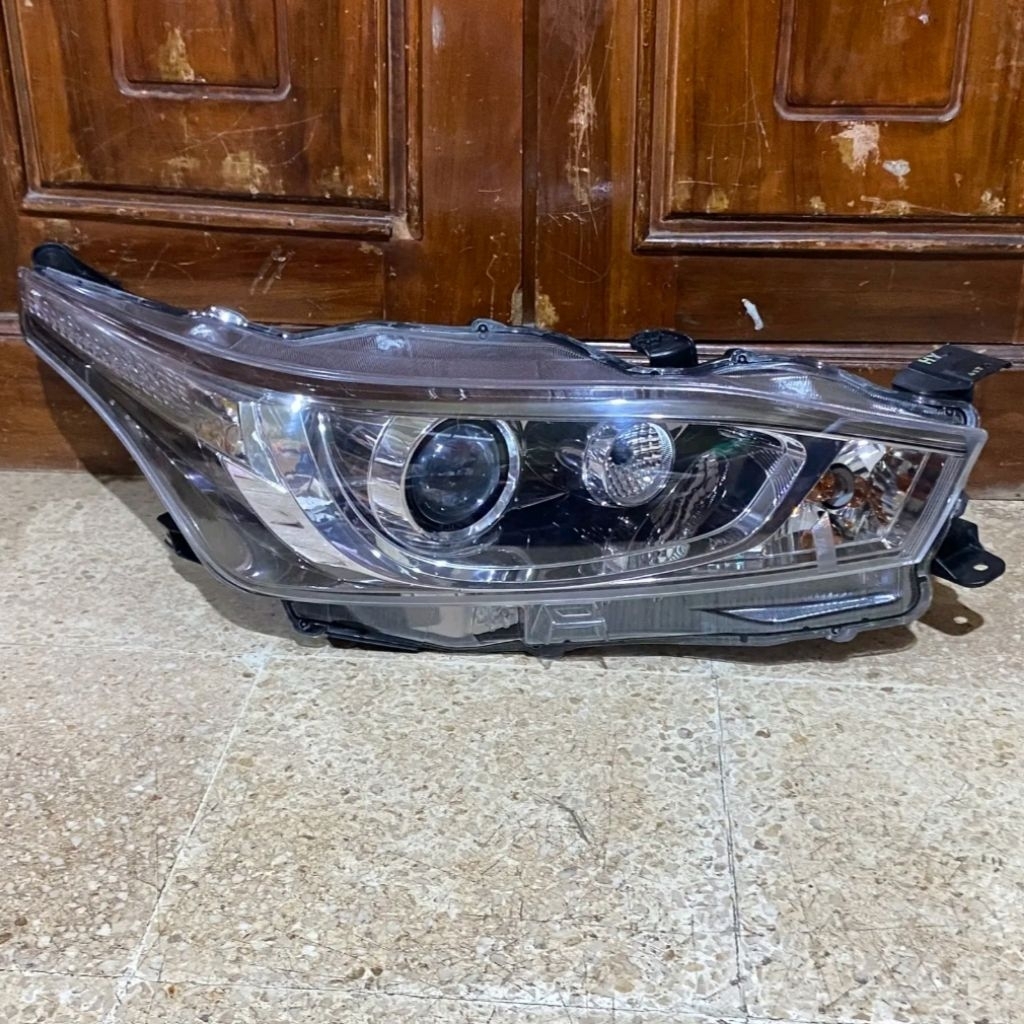 headlamp Yaris 2015 2016 2017 Baru original toyota