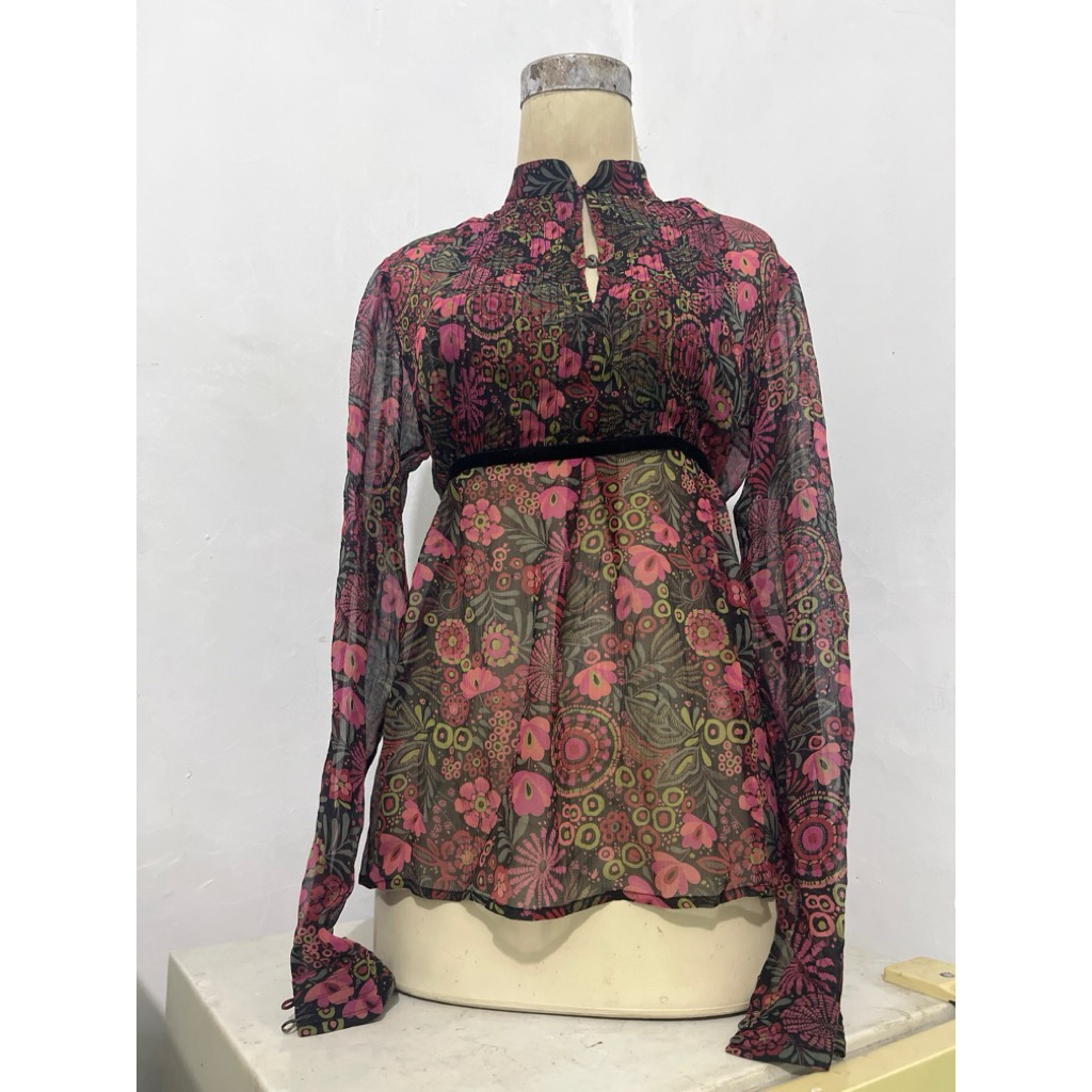 preloved Zara Women_Silk Blouse Bunga