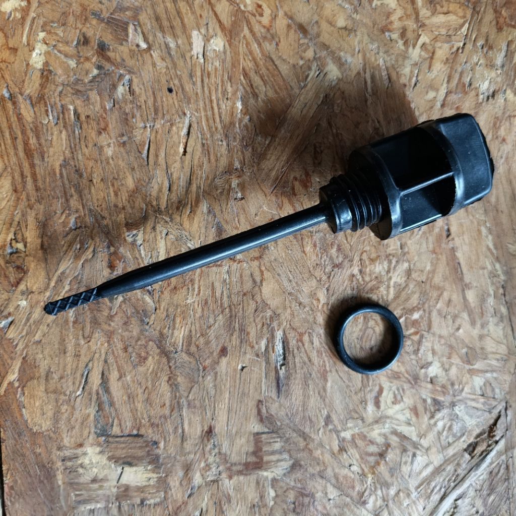 Tutup oli atas motor honda beat