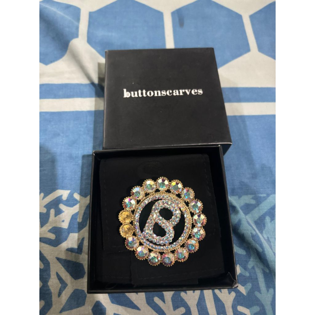 BUTTONSCARVES Sara brooch-gold