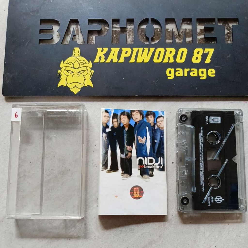 kaset pita,,,NIDJI breakthru'