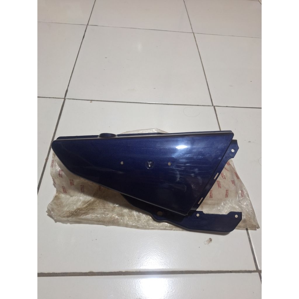 cover side box akii samping R kanan lubang RX KING rxking rx-king Master ungu original yamaha NOS 29